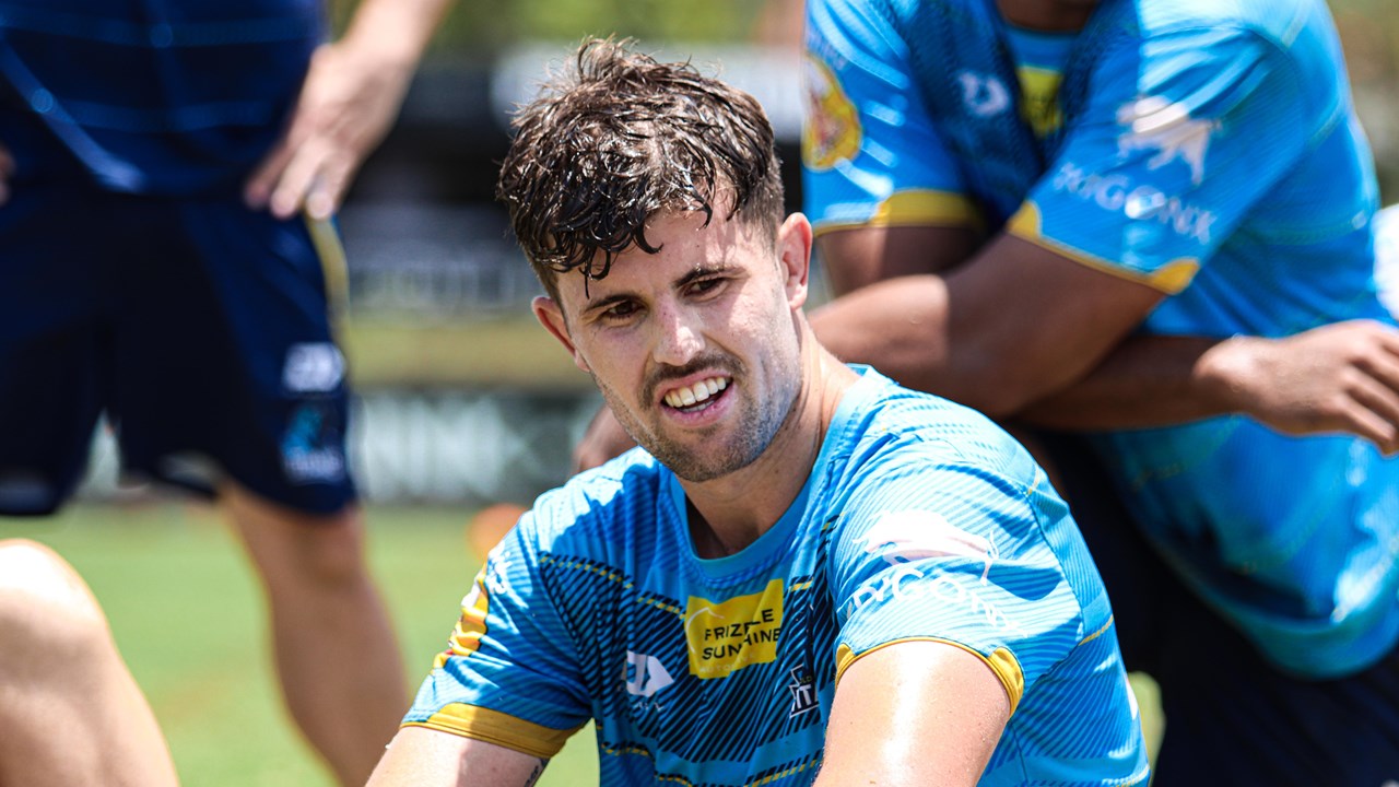 For anyone that didnt see the game, a Storm player wore a long sleeved  jersey in the first half on the weekend . Thoughts? : r/nrl