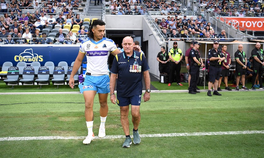 Darrell Madge leading the team out with captain Tino Fa'asuamaleaui for the 2022 NRL ANZAC Round game.