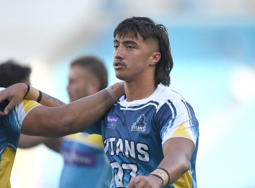 Klese Haas warms up for his debut match. Photo: Chloe Davis/NRL Images