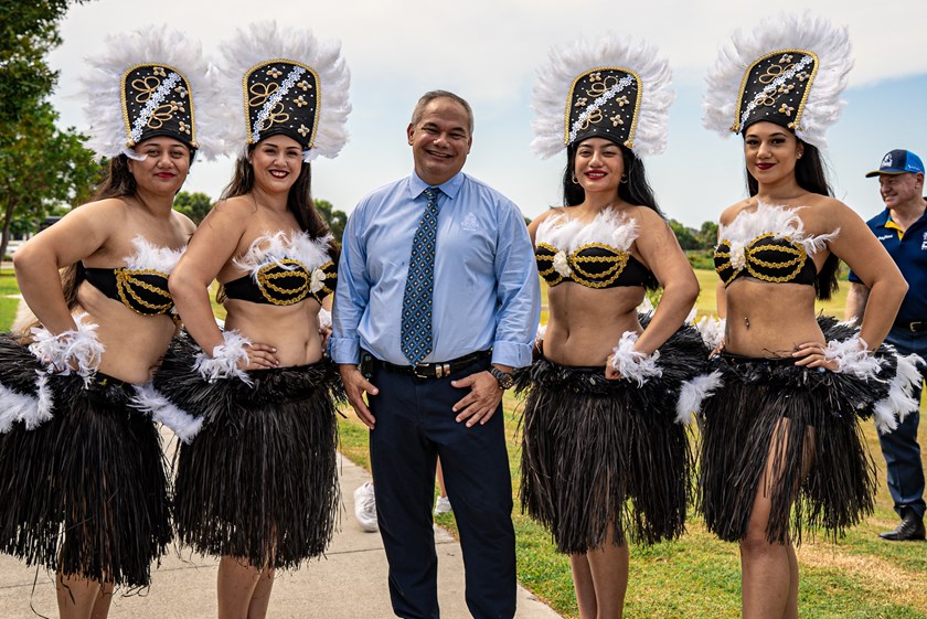 Mayor Tom Tate with traditional Cook Island dancers. Photo: Gold Coast Titans