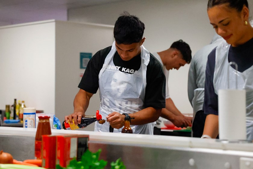 Keano Kini cooking up a healthy chicken stir-fry.